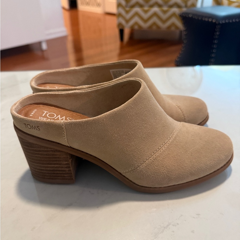 TOMS Evelyn Mules Size 8.5